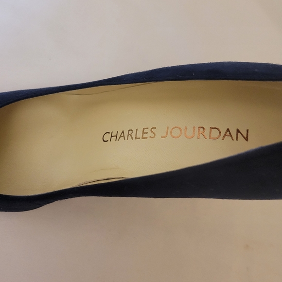 Vintage Charles Jourdan Classic Blue Suede Pump - Picture 4 of 8